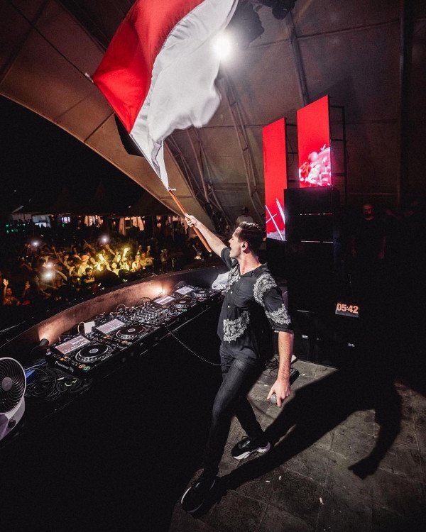 Whats On (22) | Café del Mar Bali